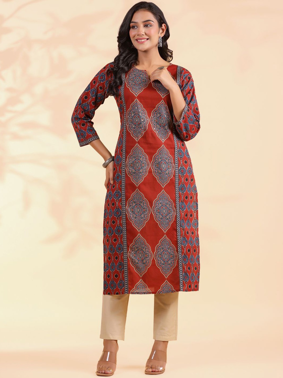 

Vbuyz Women Printed Sequinned Geometric Kurta, Red