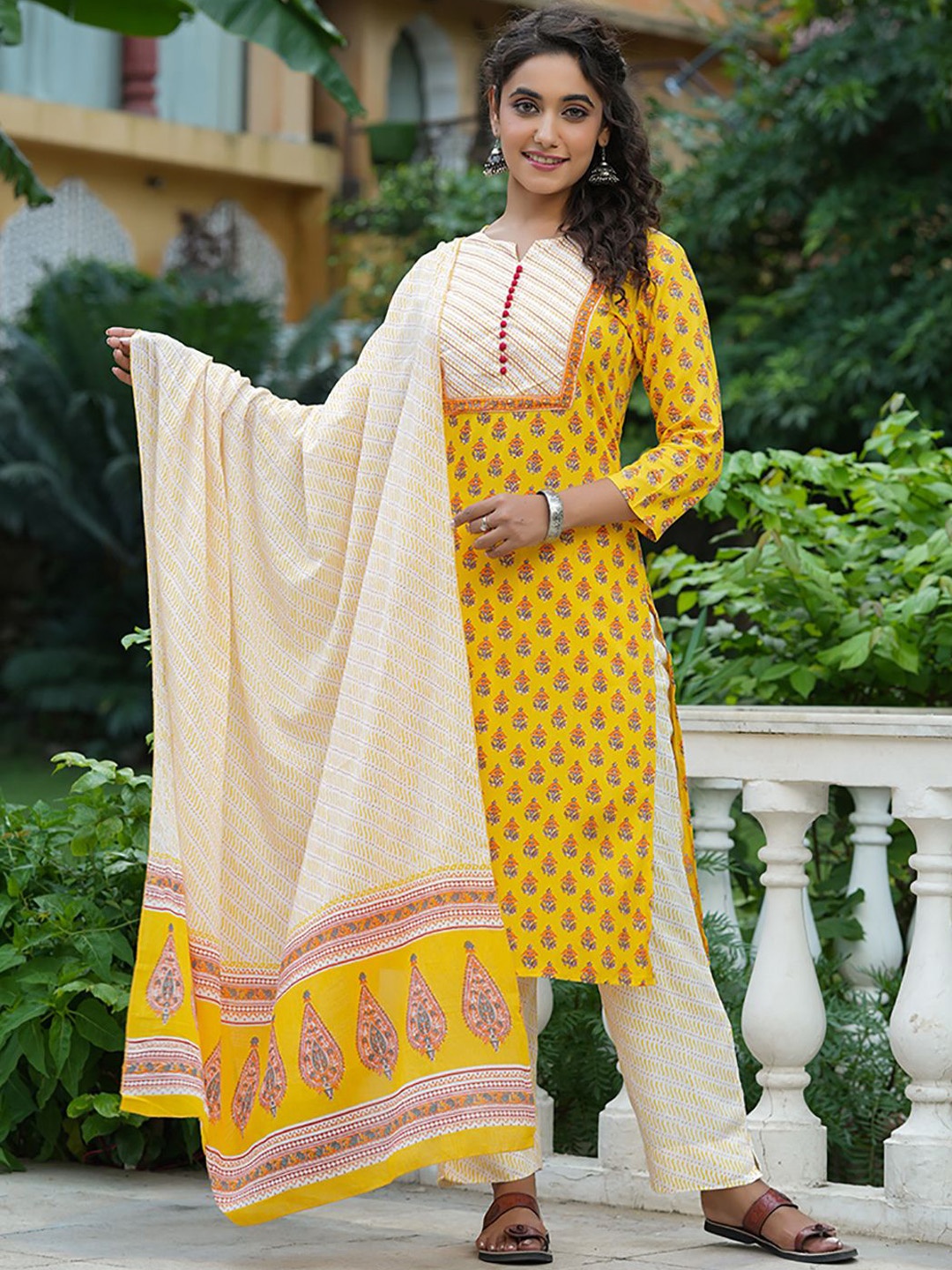 

AHIKA Ethnic Motifs Printed Regular Straight Kurta with Trousers & Dupatta, Yellow