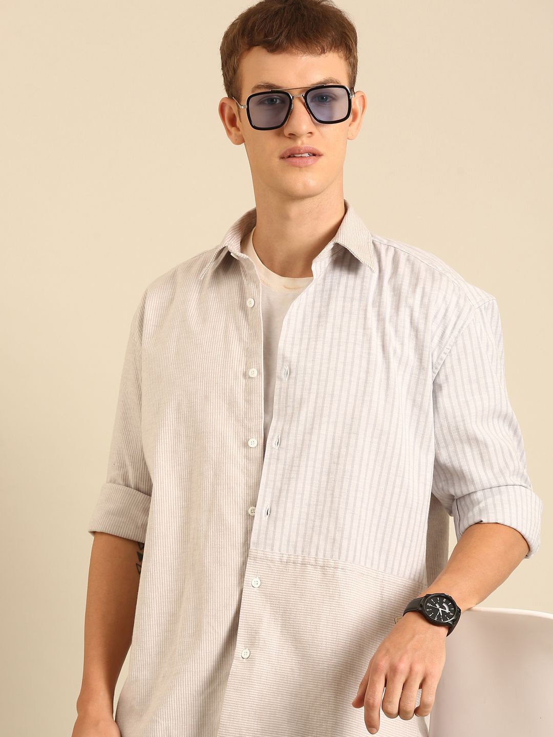 

The Roadster Lifestyle Co Men Vertical Stripes Striped Relaxed Fit Shirt, Grey