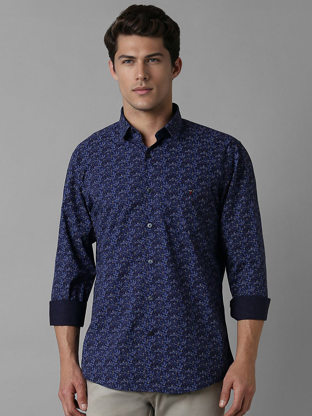 

Louis Philippe Sport Men Spread Collar Floral Printed Cotton Slim Fit Casual Shirt, Navy blue