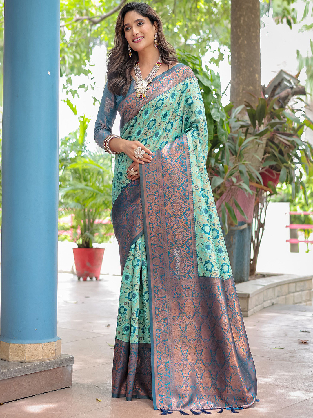 

Anouk Floral Zari Designer Kanjeevaram Saree, Green