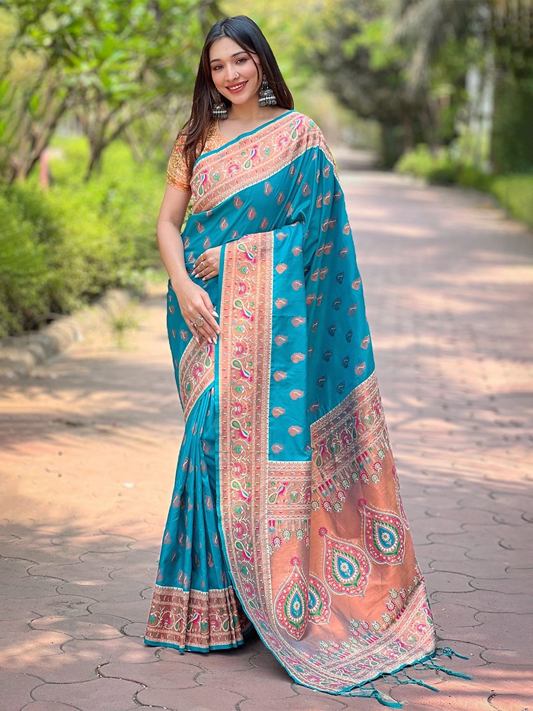 

Mitera Woven Design Paithani Saree With Zari Border, Blue