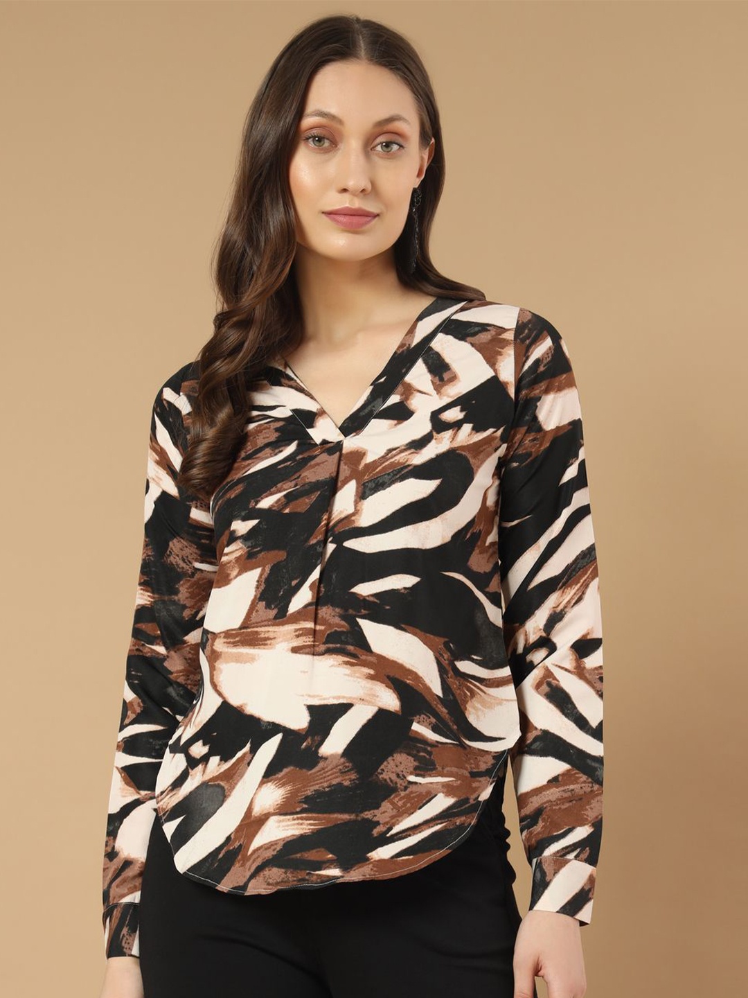 

ZWERLON Women Abstract Printed V-Neck Top, Green