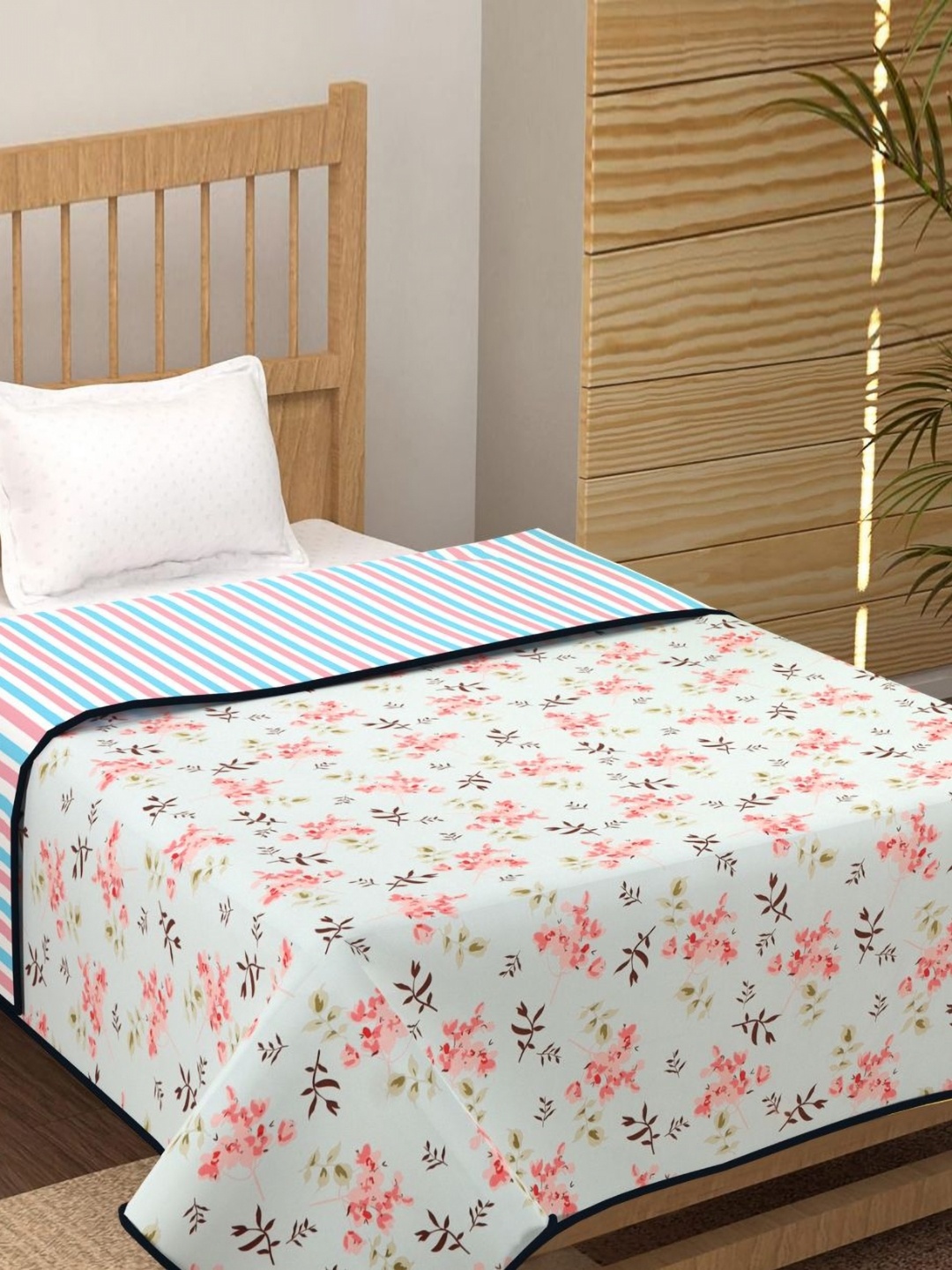 

bsb home White & Blue Floral Printed Cotton AC Room 120 GSM Reversible Single Bed Dohar