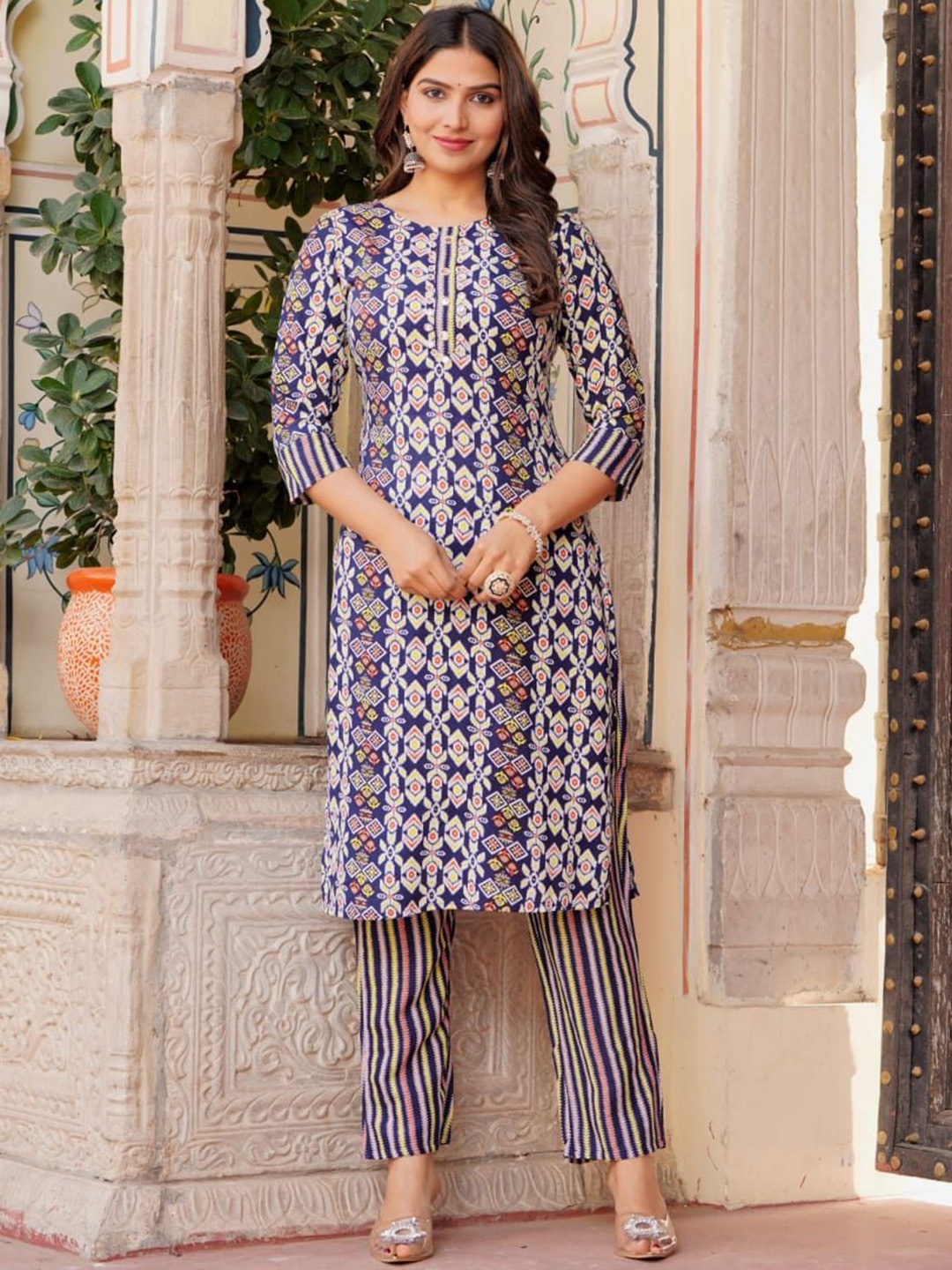 

VYKOO Ethnic Motifs Printed Round Neck Straight Kurta with Trousers, Blue