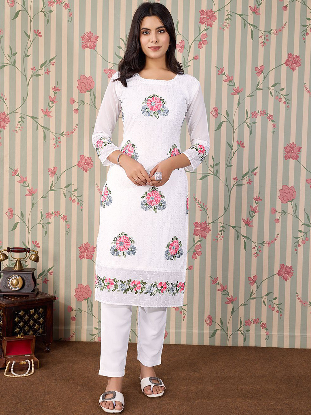 

Ode by House of Pataudi Floral Embroidered Thread Work Floral Georgette Straight Kurta, White