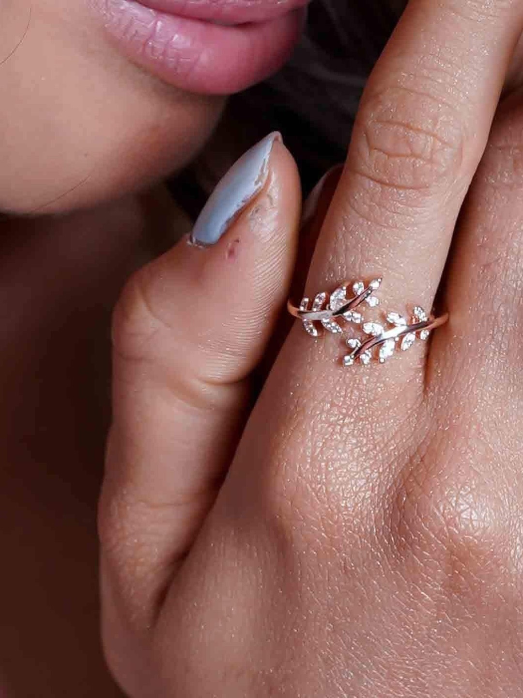 

Lila Gold-Plated CZ-Studded Leaf Design Adjustable Finger Ring