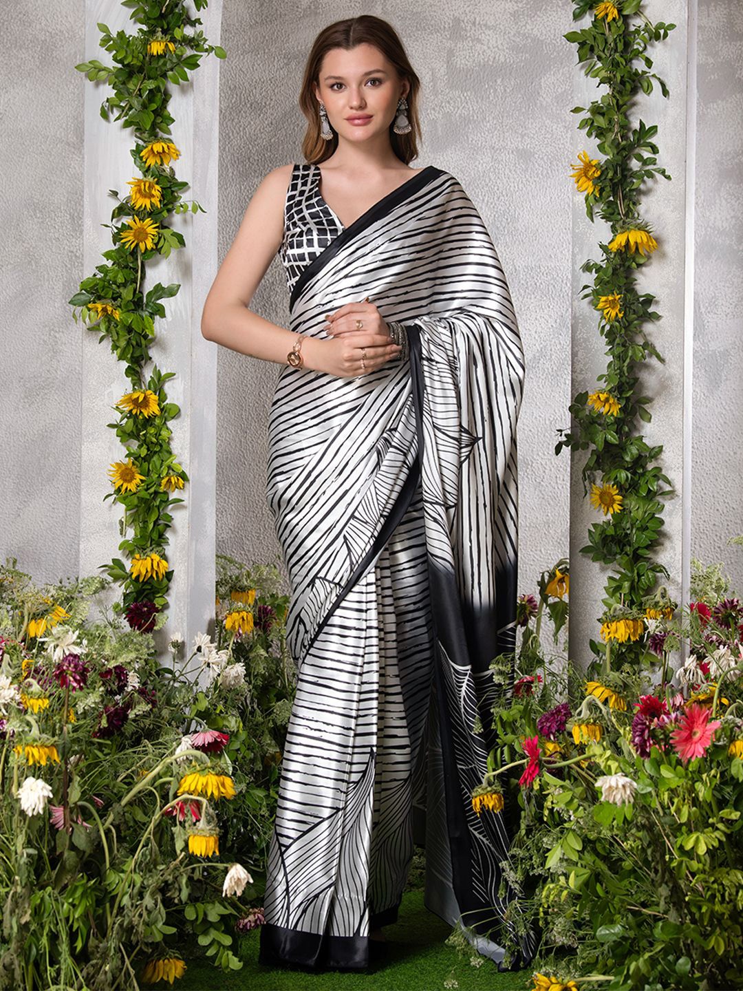 

BAESD Striped Pure Silk Saree With Blouse Piece, Black