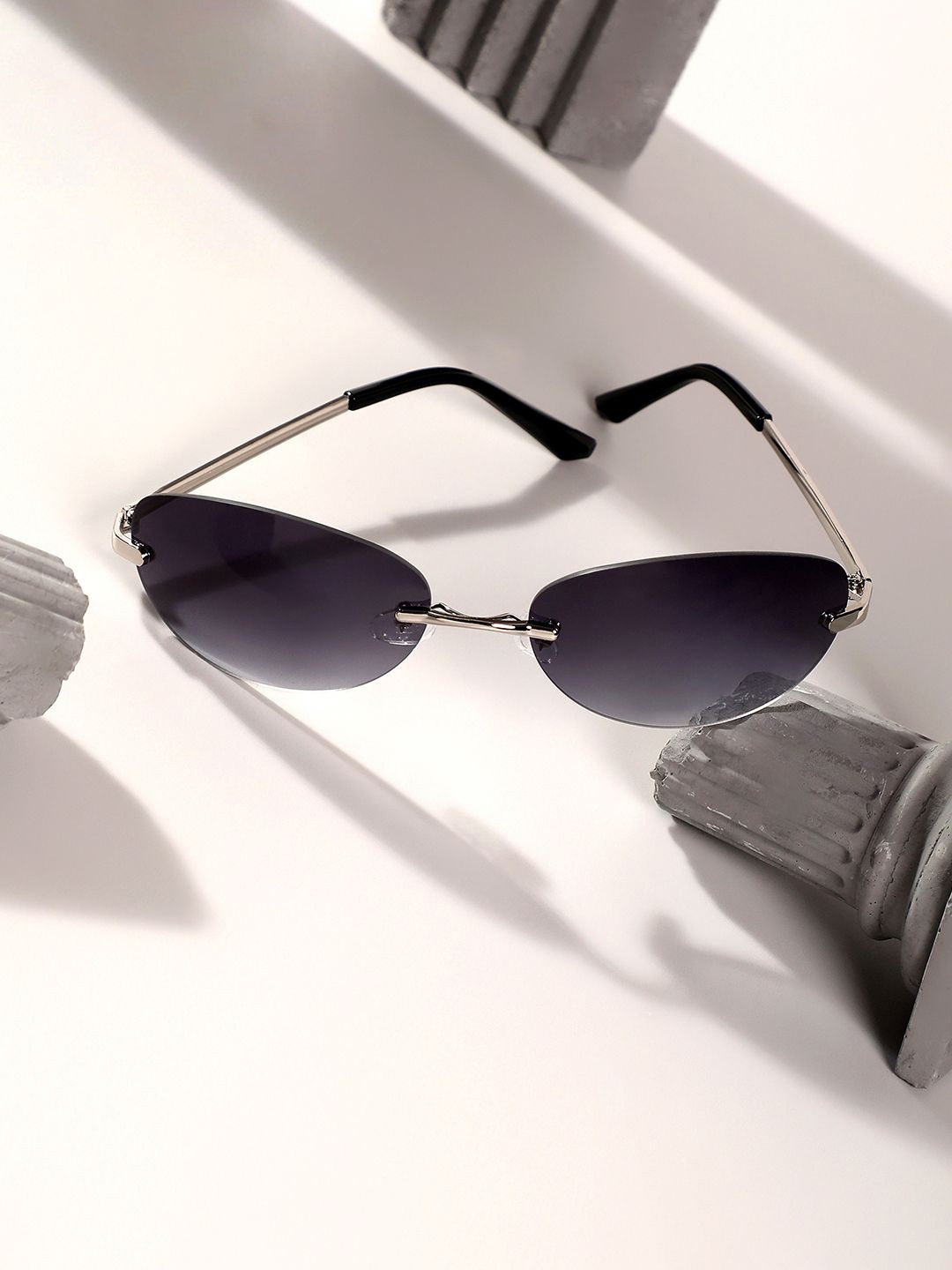 

HAUTE SAUCE by Campus Sutra Women Oval Sunglasses with Polarised Lens AW24_HSSG2699-Silver, Black