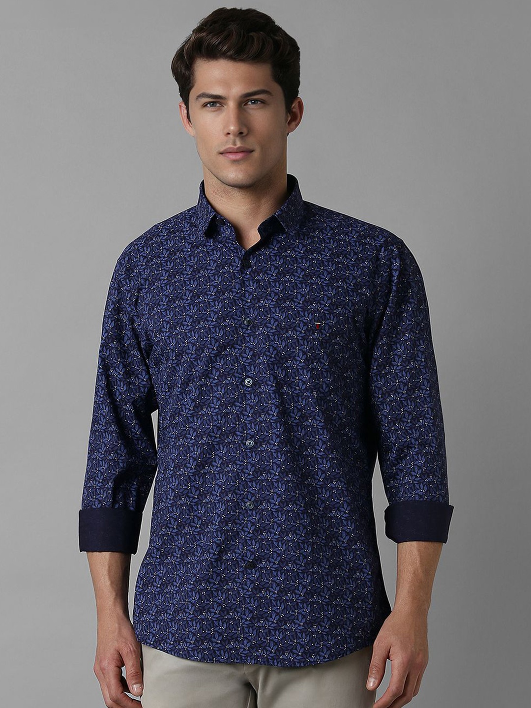 

Louis Philippe Sport Men Cotton Slim Fit Floral Opaque Printed Casual Shirt, Navy blue