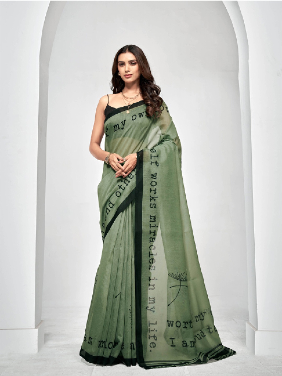 

Sangria Digital Printed Saree With Blouse, Green