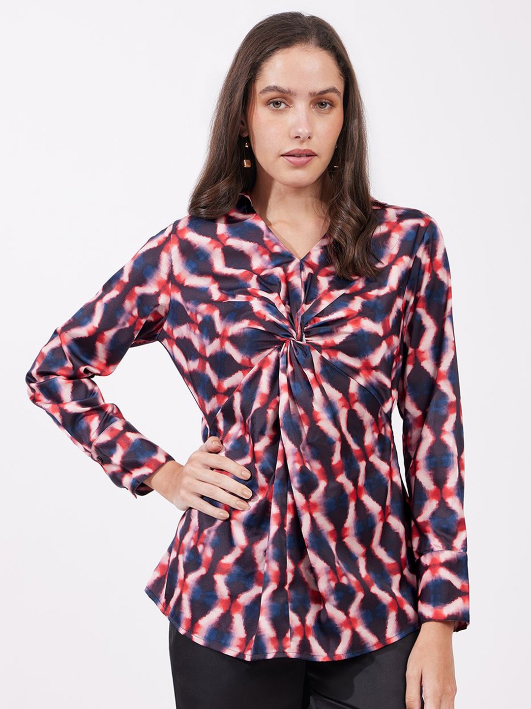 

FableStreet Women Geometric Printed V-Neck Top, Navy blue