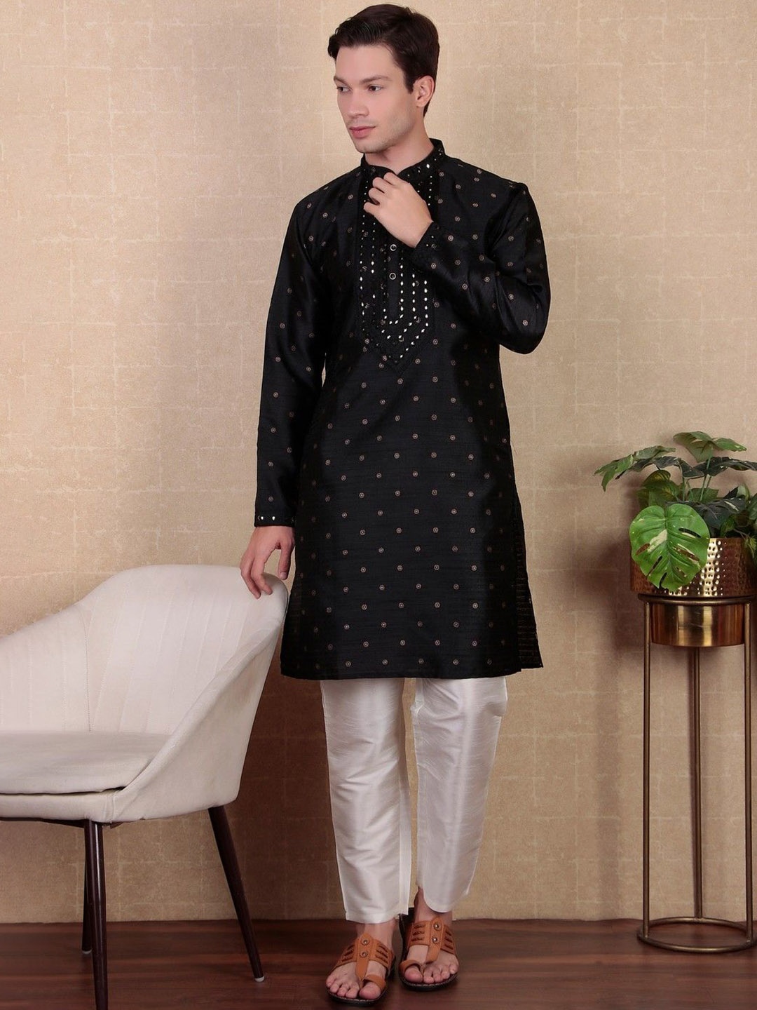 

Koshin Floral Woven Design Long Sleeves Thread Work Jacquard Art Silk Kurta, Black