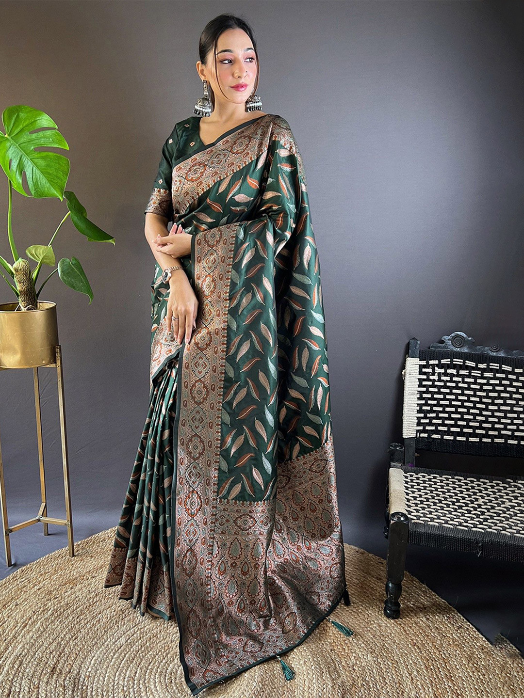 

Mitera Woven Design Banarasi Saree, Green