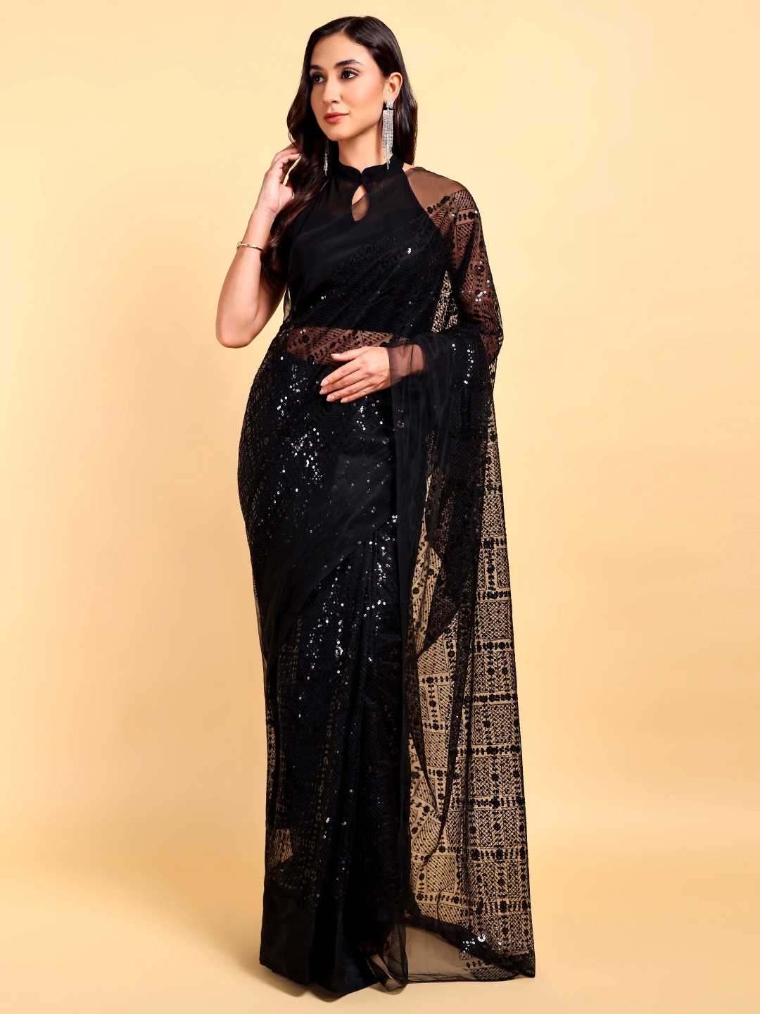 

DOERAA Embellished Sequinned Saree With Blouse Piece, Black