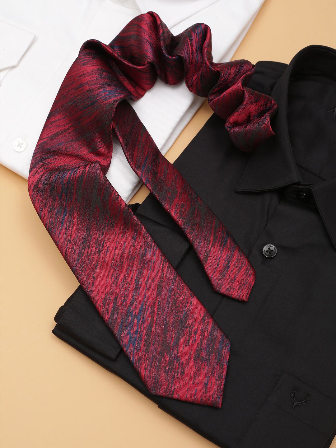 

Allen Solly Men Printed Broad Tie, Red
