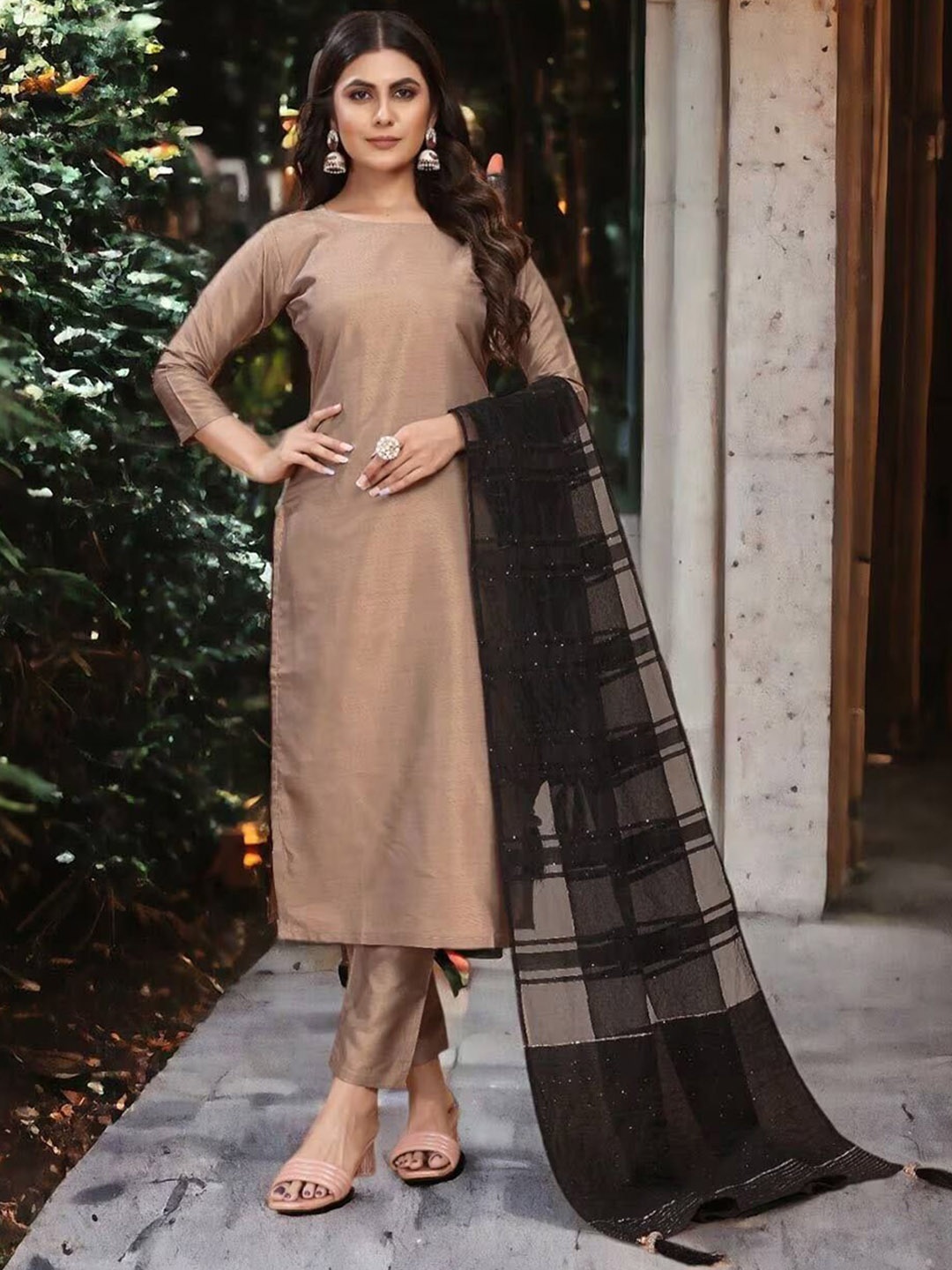 

HETVI CREATION Straight Kurta with Trousers & Dupatta, Beige