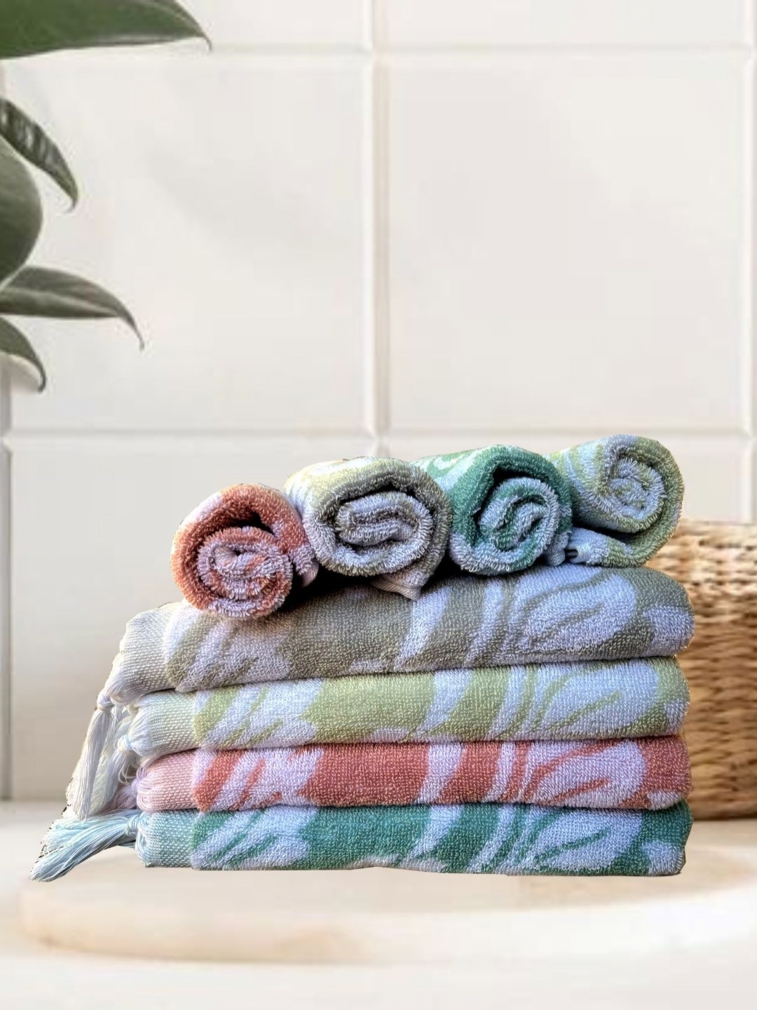 

SENSES Green & Peach 8 Pieces Printed Cotton 550 GSM Towel Set