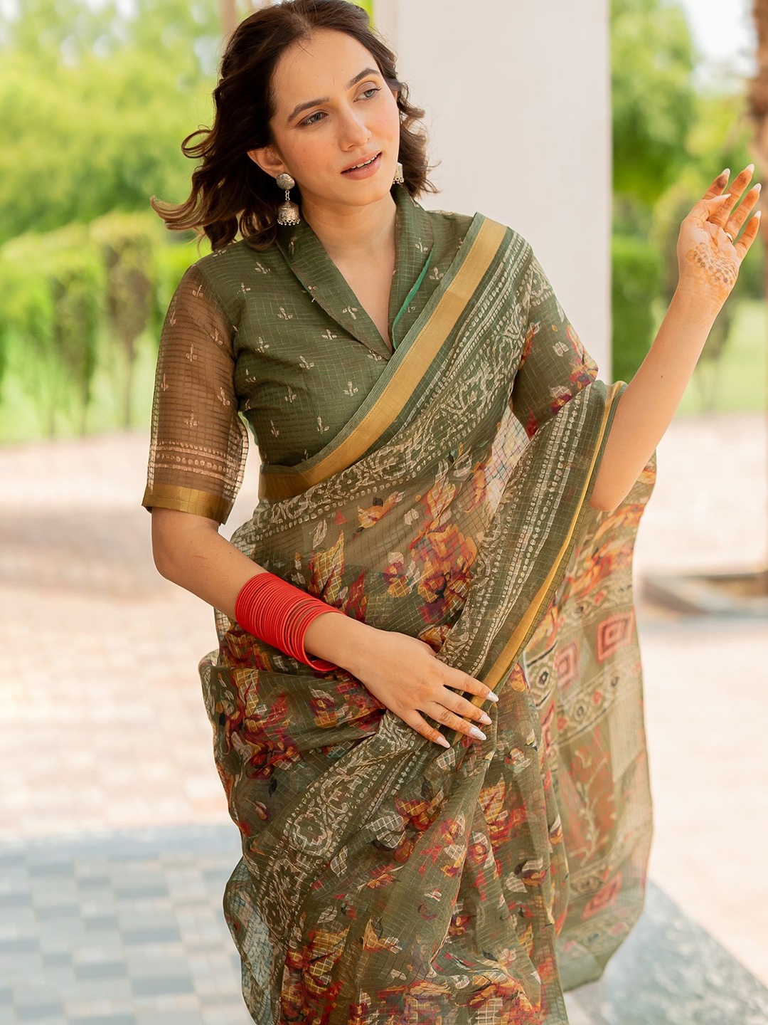 

KALINI Floral Printed Zari Saree, Green