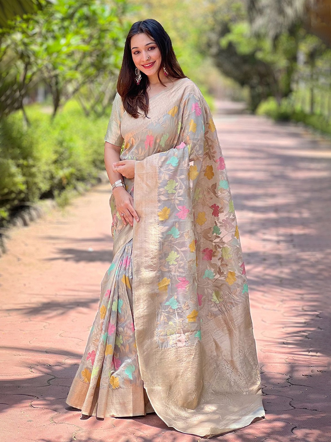 

Panzora Woven Design Floral Zari Organza Saree, Beige