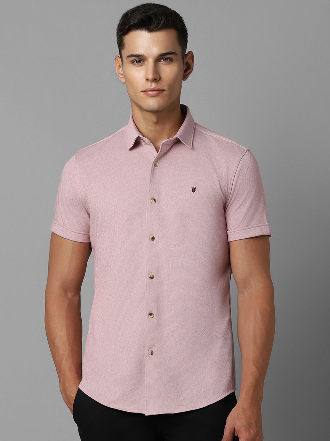

Louis Philippe Sport Men Smart Solid Spread Collar Casual Shirt, Pink