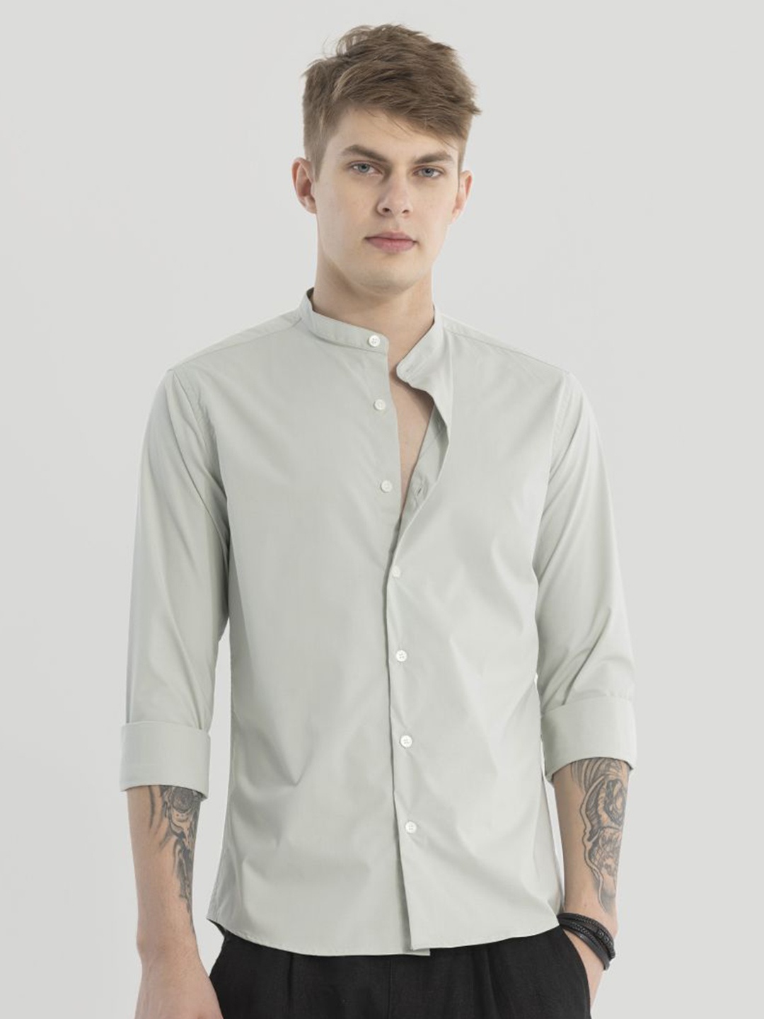 

Snitch Men Smart Band Collar Solid Cotton Slim Fit Casual Shirt, Green