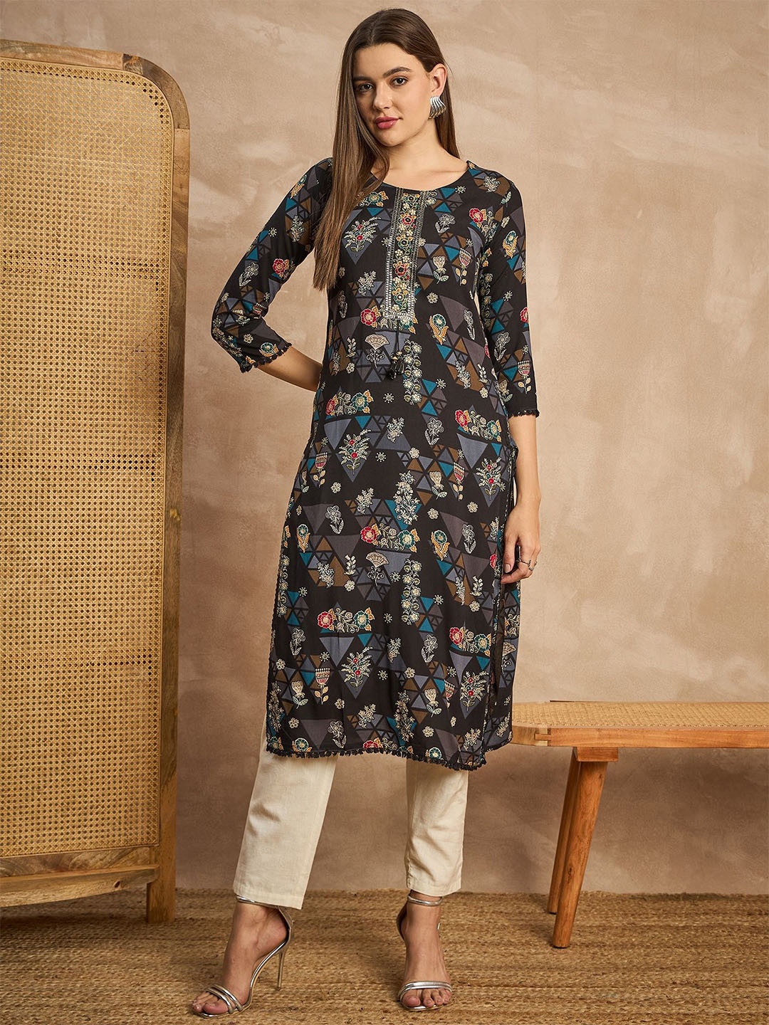 

all about you Women Floral Printed Straight Kurtas, Black