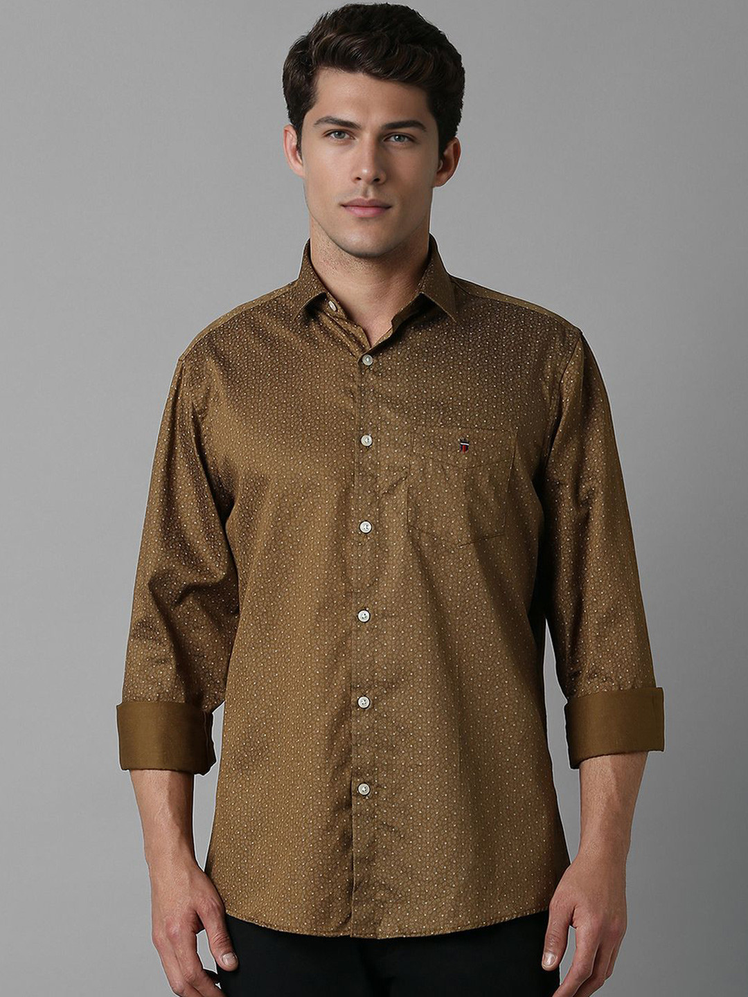 

Louis Philippe Sport Men Spread Collar Abstract Printed Cotton Slim Fit Casual Shirt, Brown