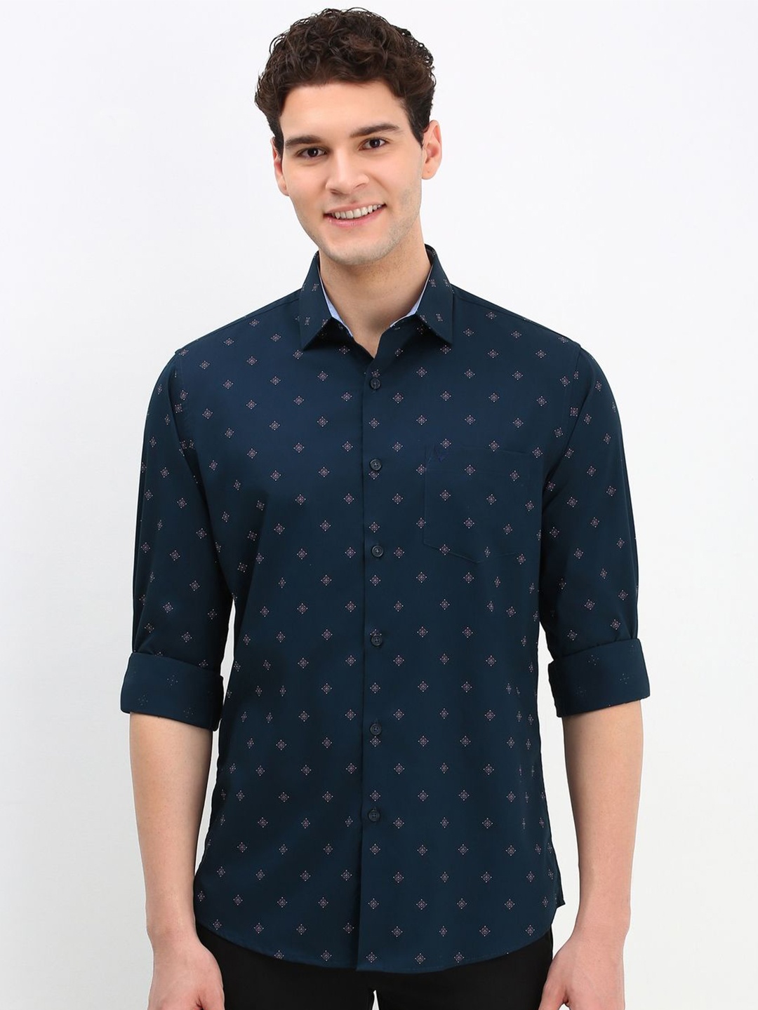 

Allen Solly Men Slim Fit Geometric Printed Casual Shirt, Navy blue