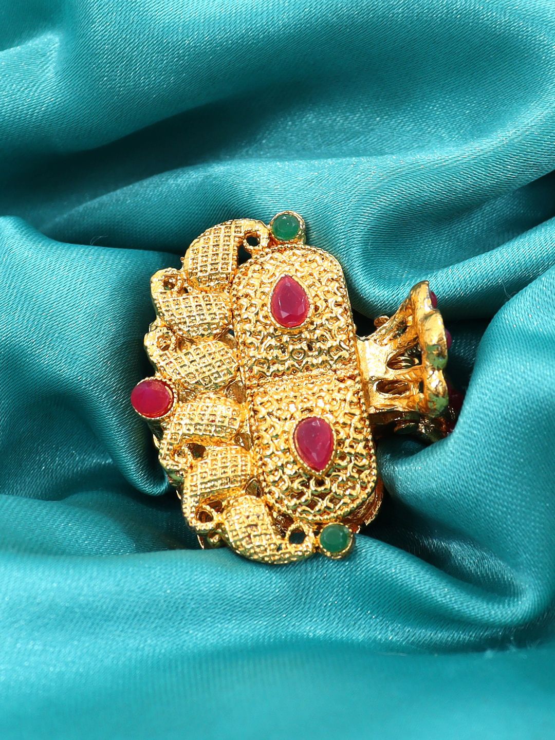 

VAGHBHATT Women Embellished Claw Clip, Gold