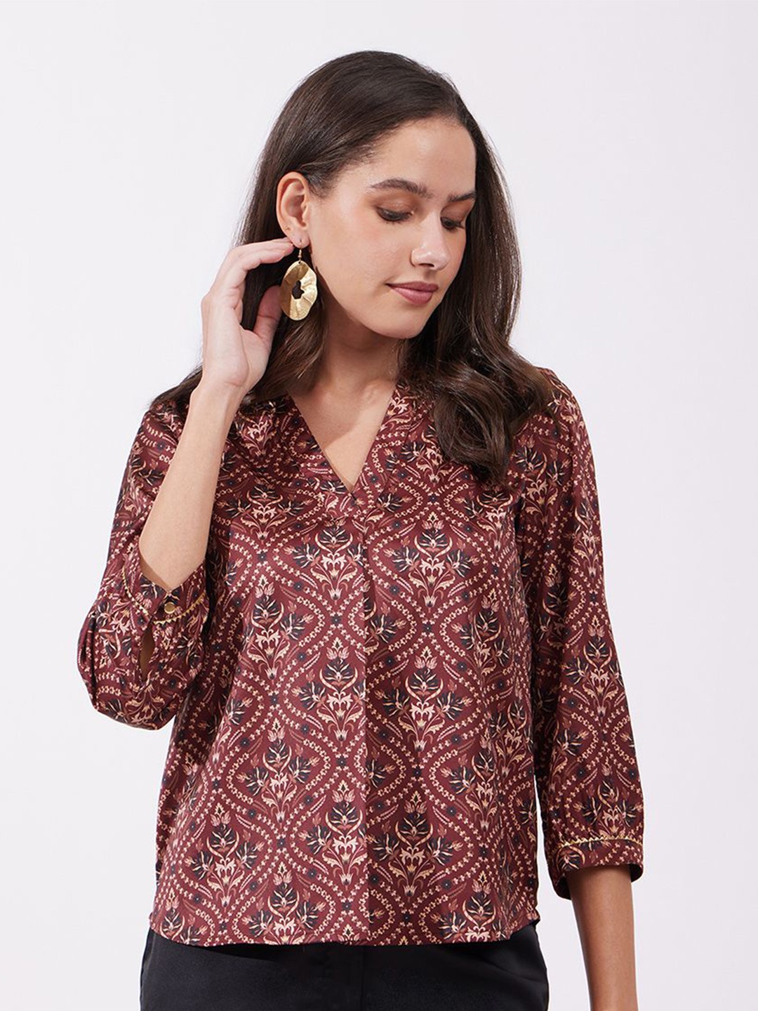 

FableStreet Women Ethnic Motifs Printed V-Neck Top, Maroon