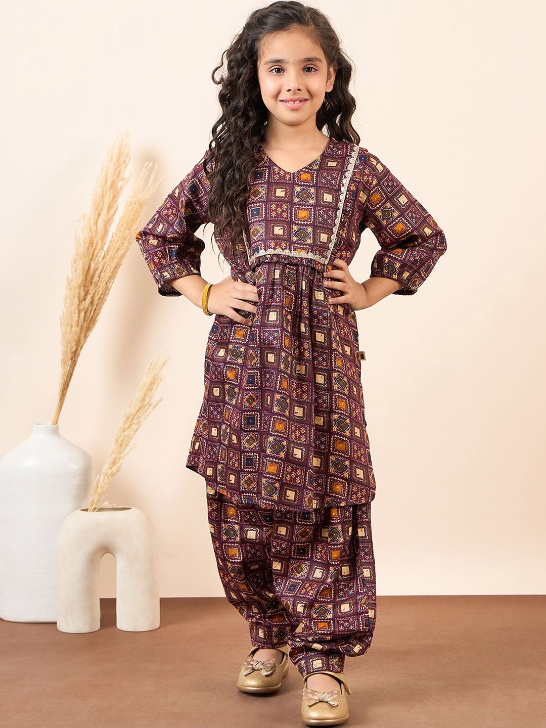 

Stylo Bug Girls Ethnic Motifs Printed Regular Pure Cotton Kurta with Patiala, Maroon