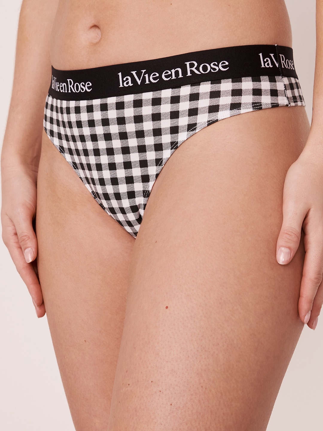 

La Vie en Rose Women Black Checked Thong Briefs