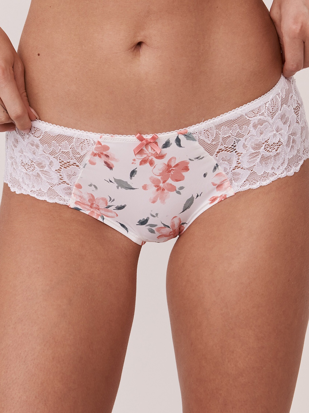 

La Vie en Rose Women White Printed Lace Hipster Briefs
