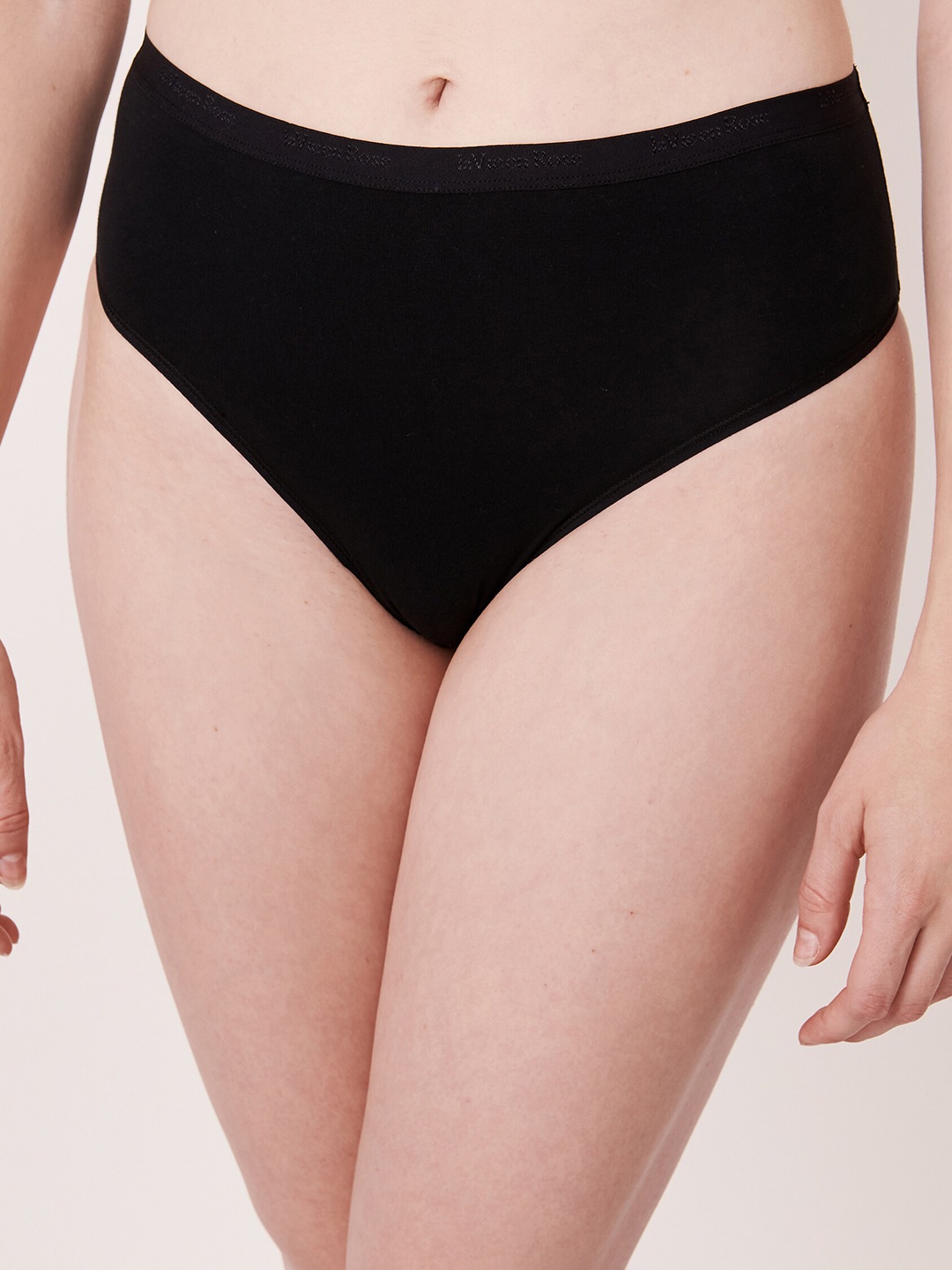 

La Vie en Rose Women Black Solid Bikini Briefs