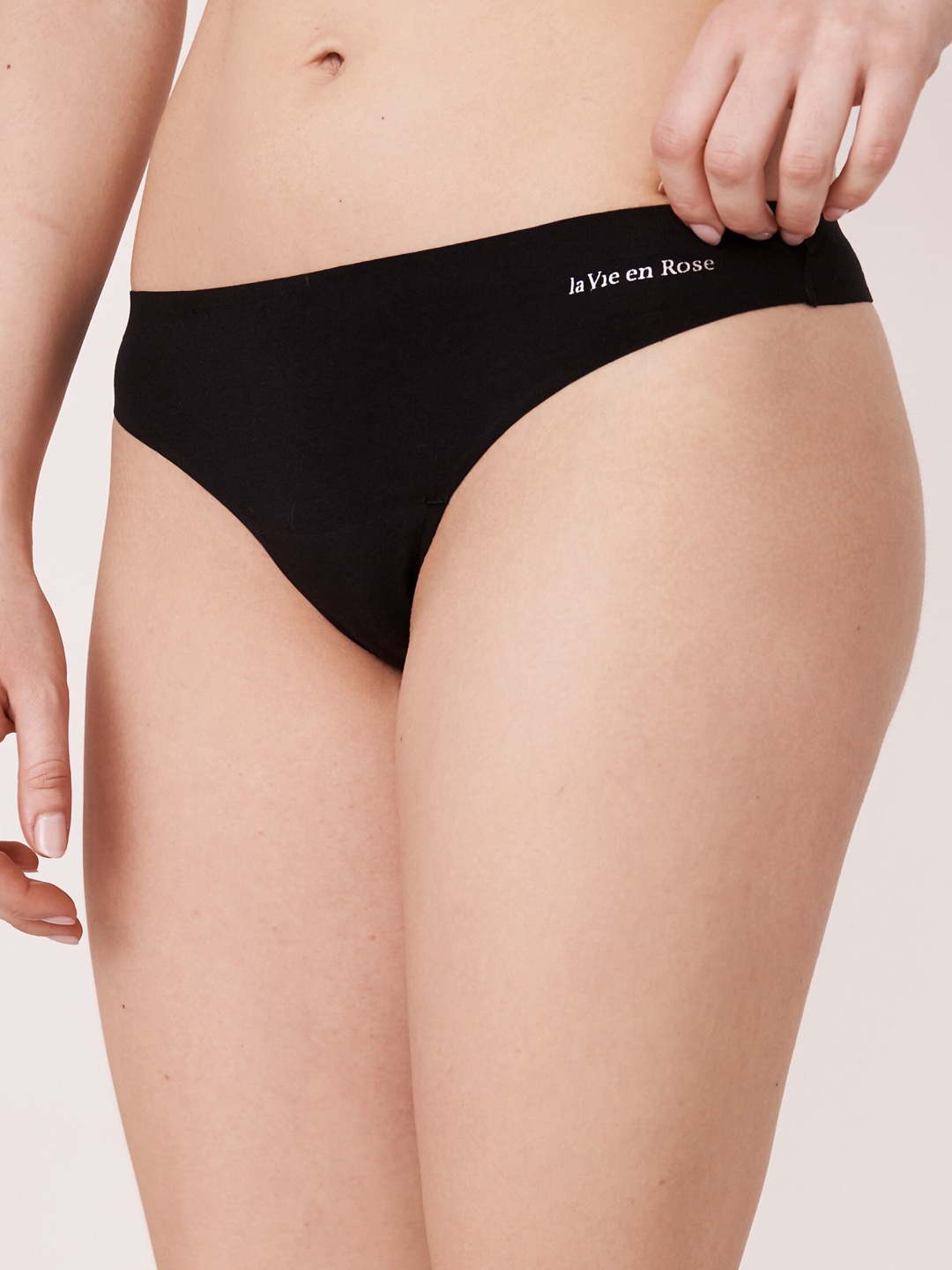 

La Vie en Rose Women Black Solid Thong Briefs 20200060-00001