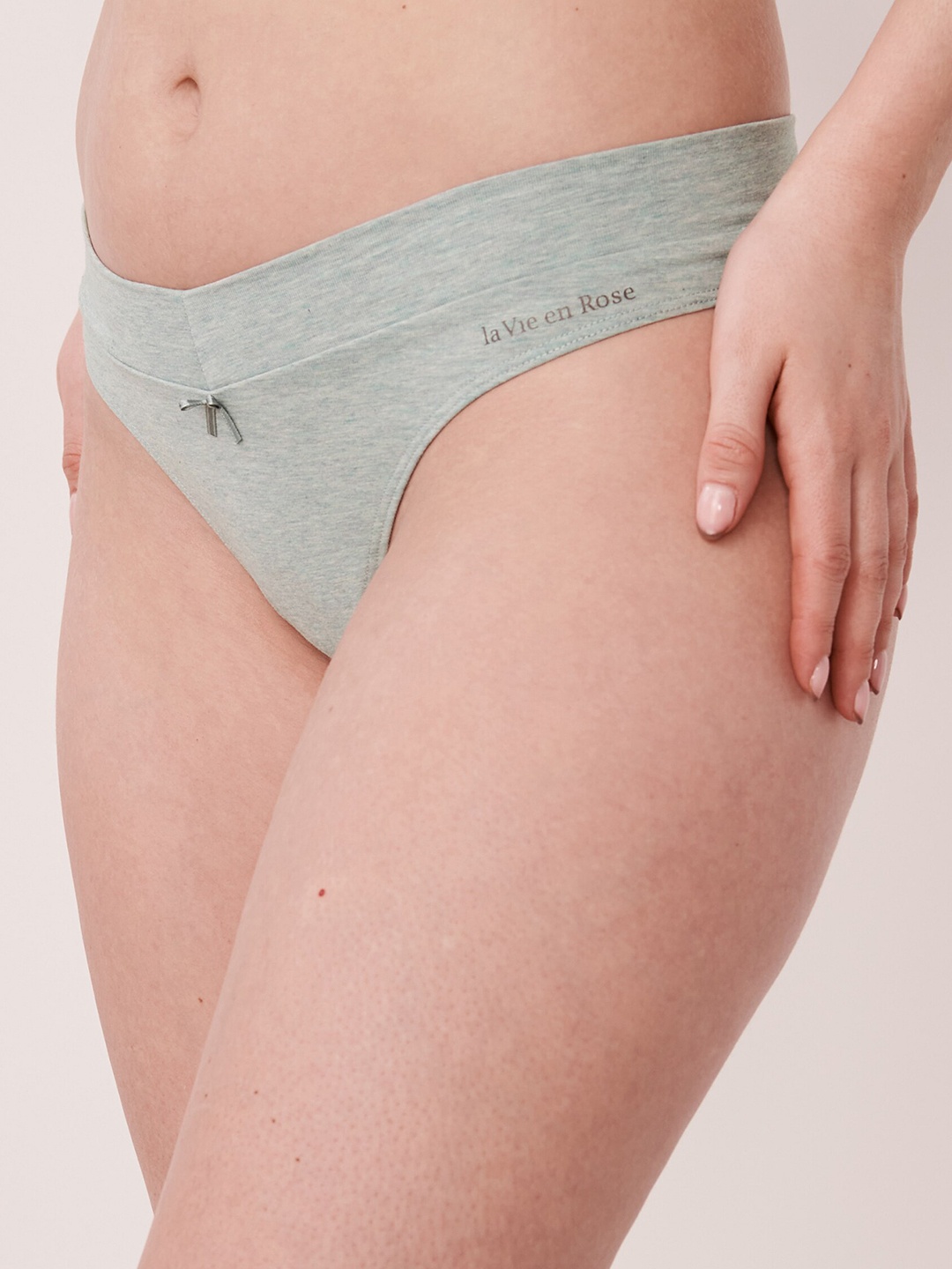 

La Vie en Rose Women Blue Solid Thong Briefs 20100158-40101