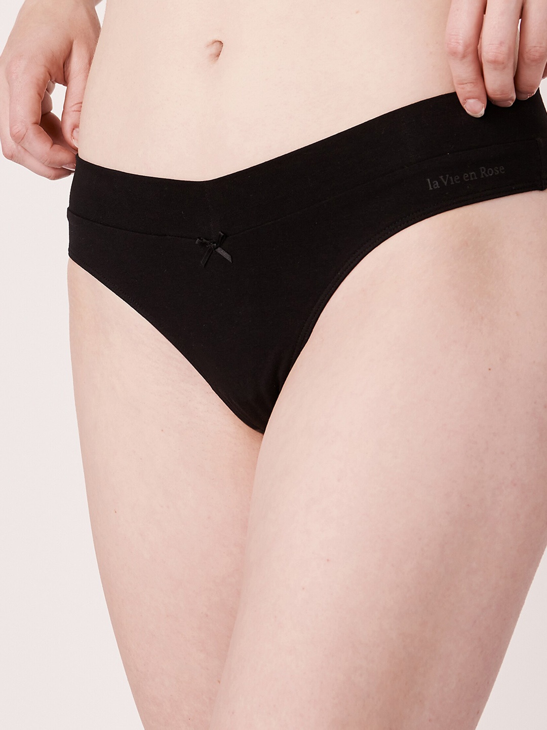 

La Vie en Rose Women Black Solid Thongs Briefs