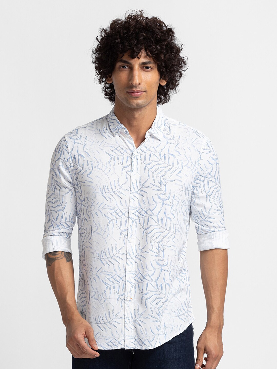 

Globus Men White Floral Printed Casual Shirt