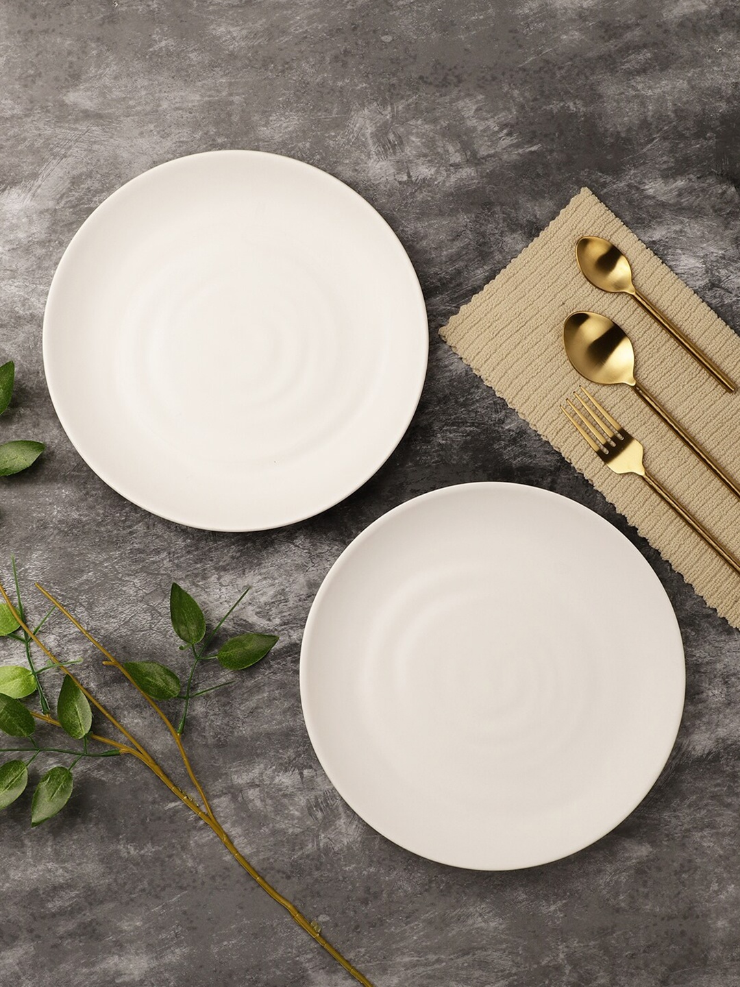 

Servewell White & 6 Pieces Printed Melamine Glossy Plates