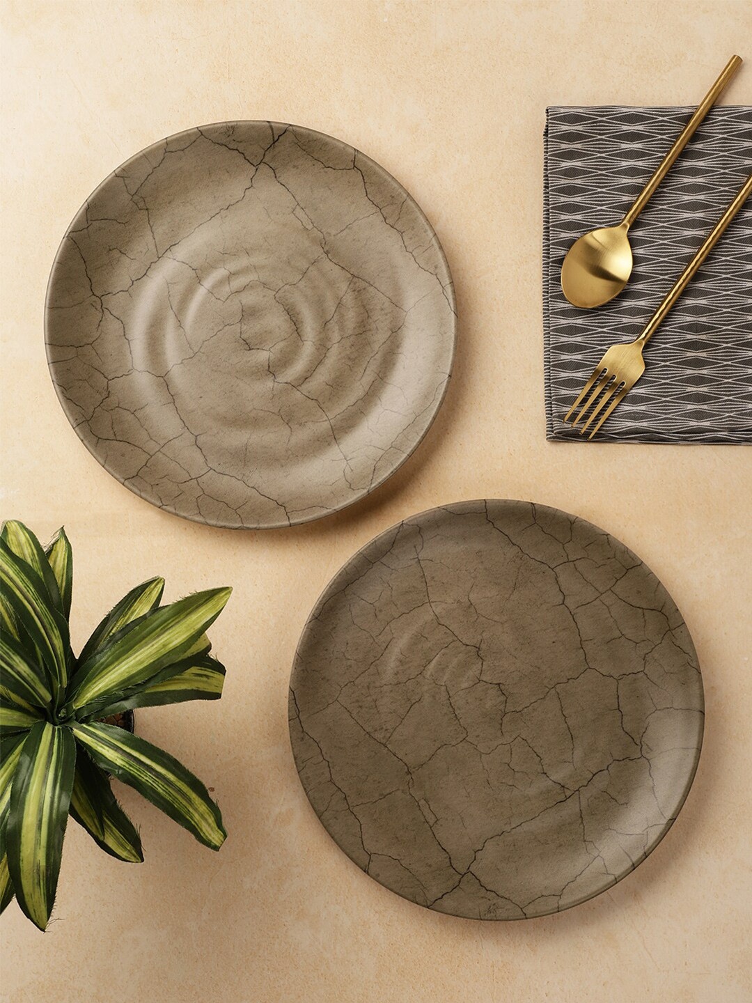 

Servewell Green & Black 6 Pieces Geometric Printed Melamine Glossy Plates