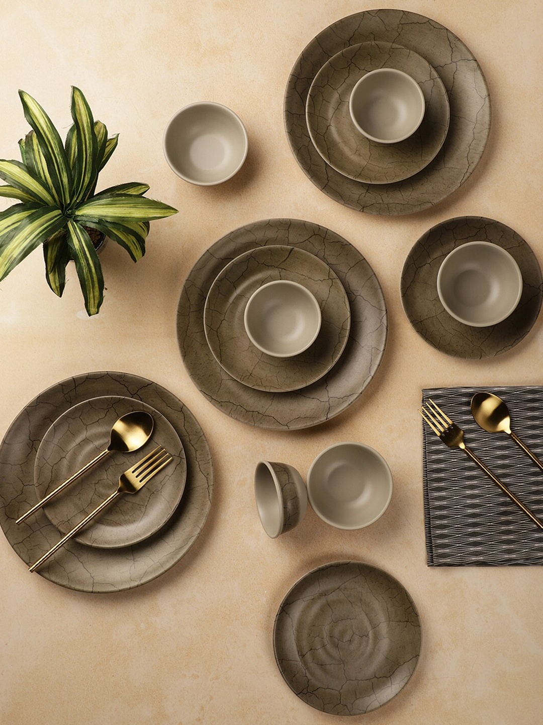 

Servewell Green & Pieces Geometric Printed Melamine Glossy Dinner Set