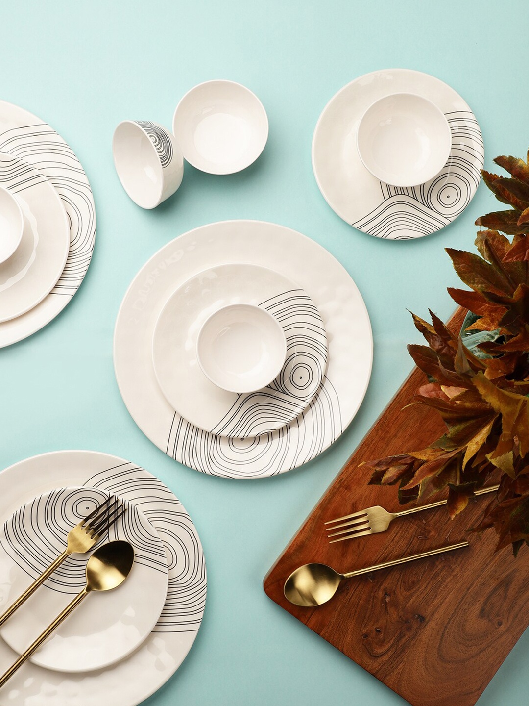 

Servewell White & Black Pieces Geometric Printed Melamine Glossy Dinner Set