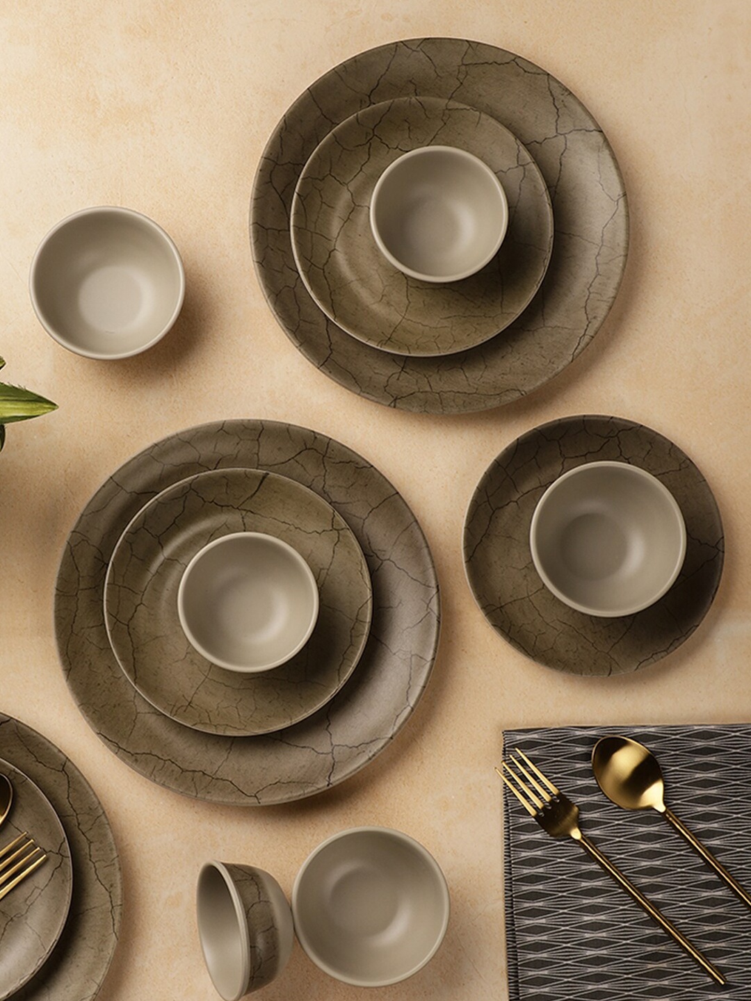 

Servewell Green & Pieces Geometric Printed Melamine Glossy Dinner Set