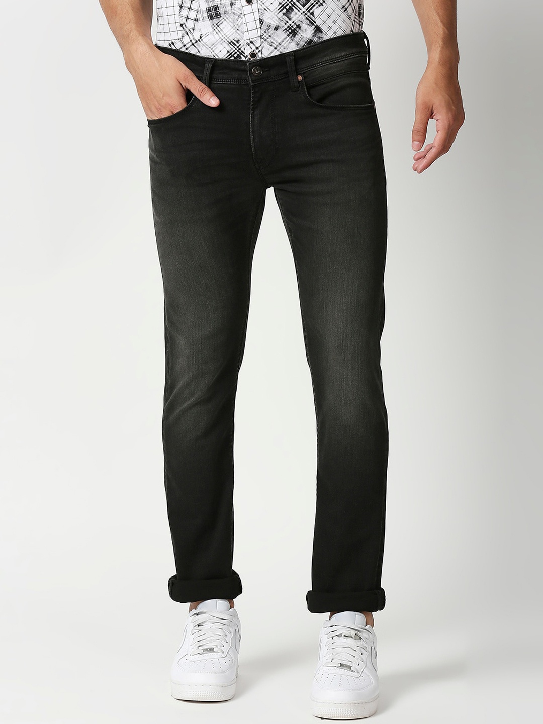 

Pepe Jeans Men Black Slim Fit Light Fade Stretchable Jeans