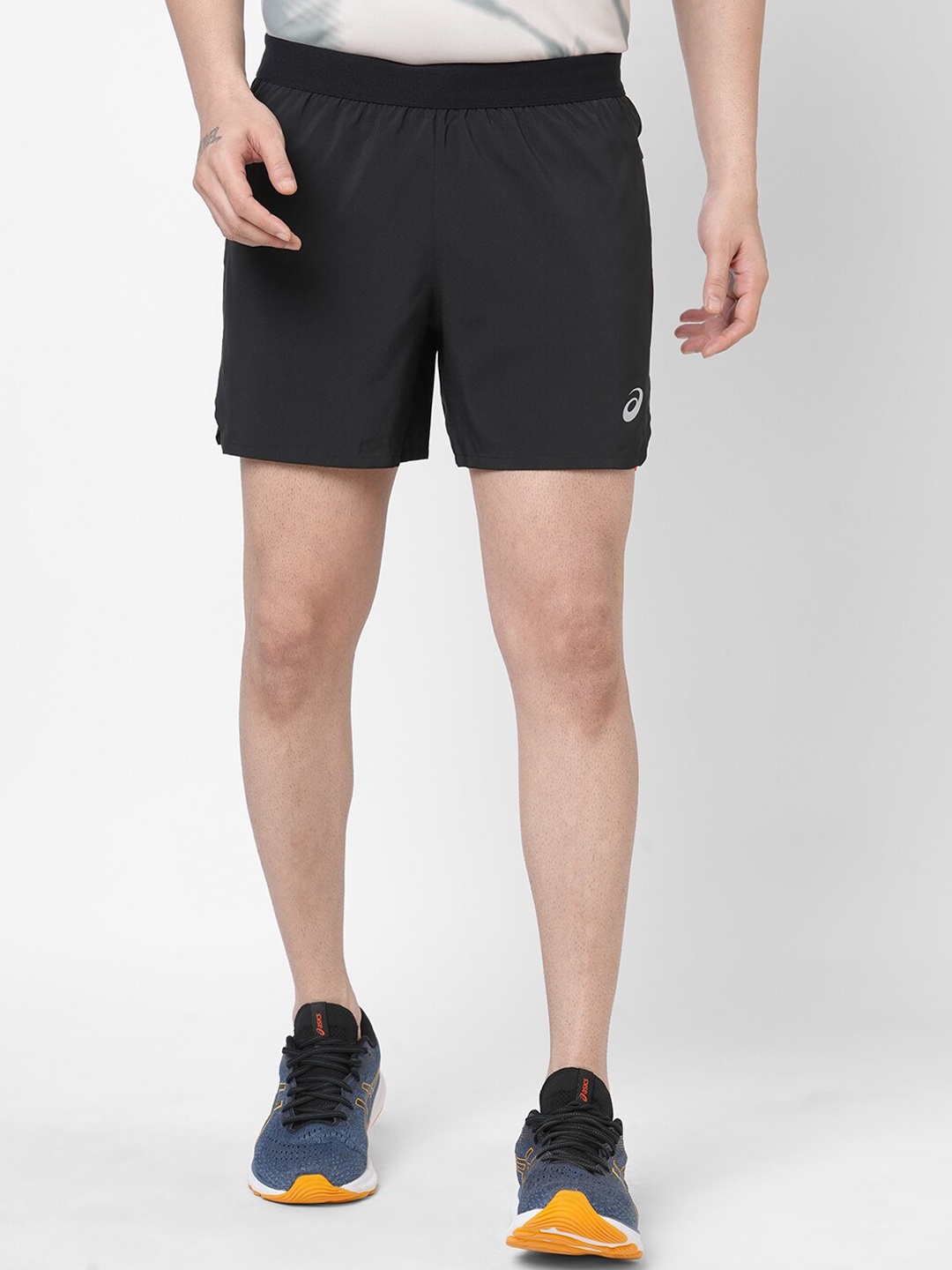 

ASICS Men Black Solid Road 2-N-1 5In Shorts