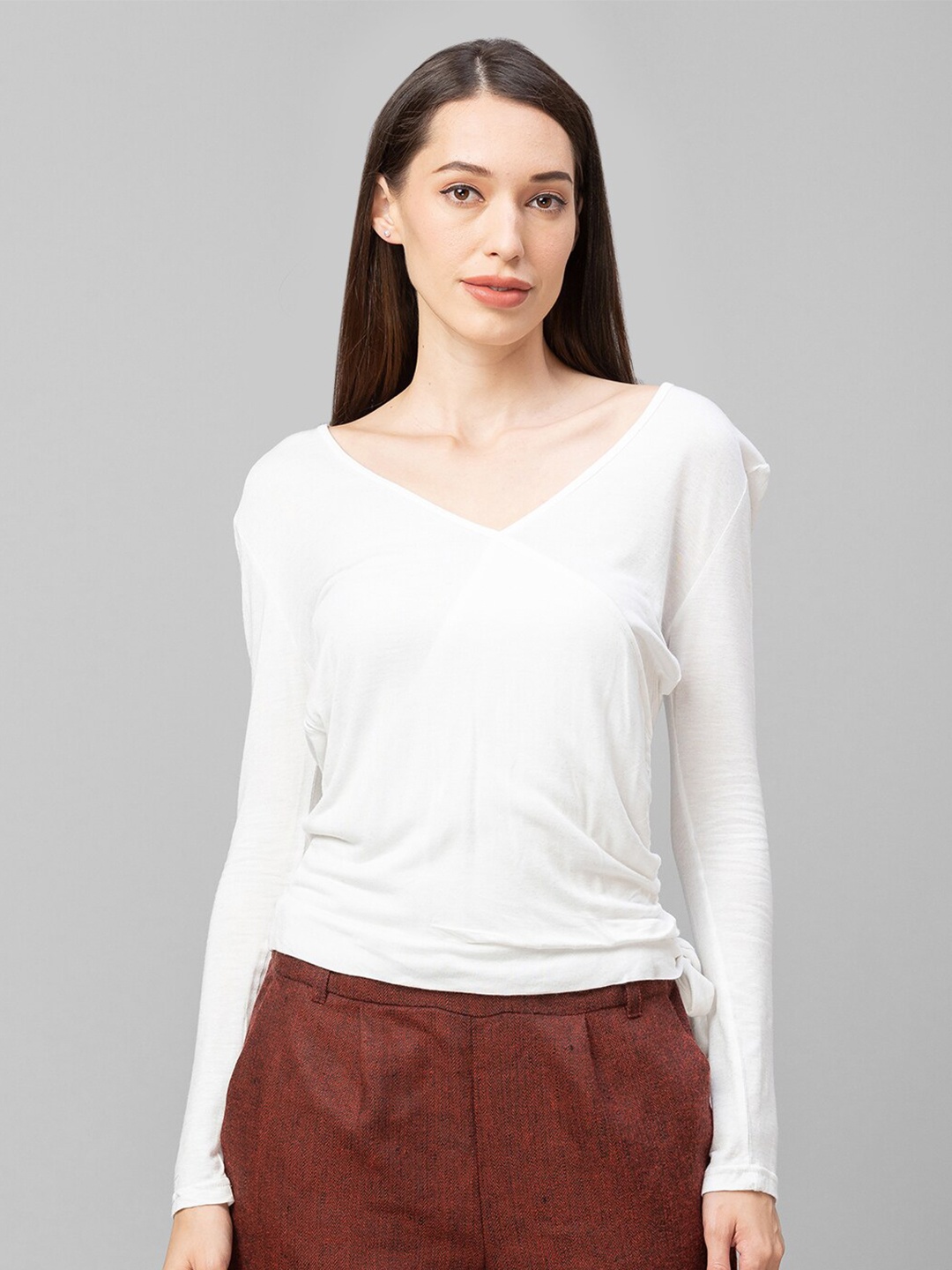 

Globus Off White Solid Wrap Top