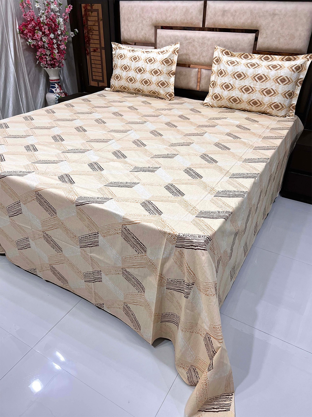

Pure Decor Brown & White 400 TC King Bedsheet with 2 Pillow Covers