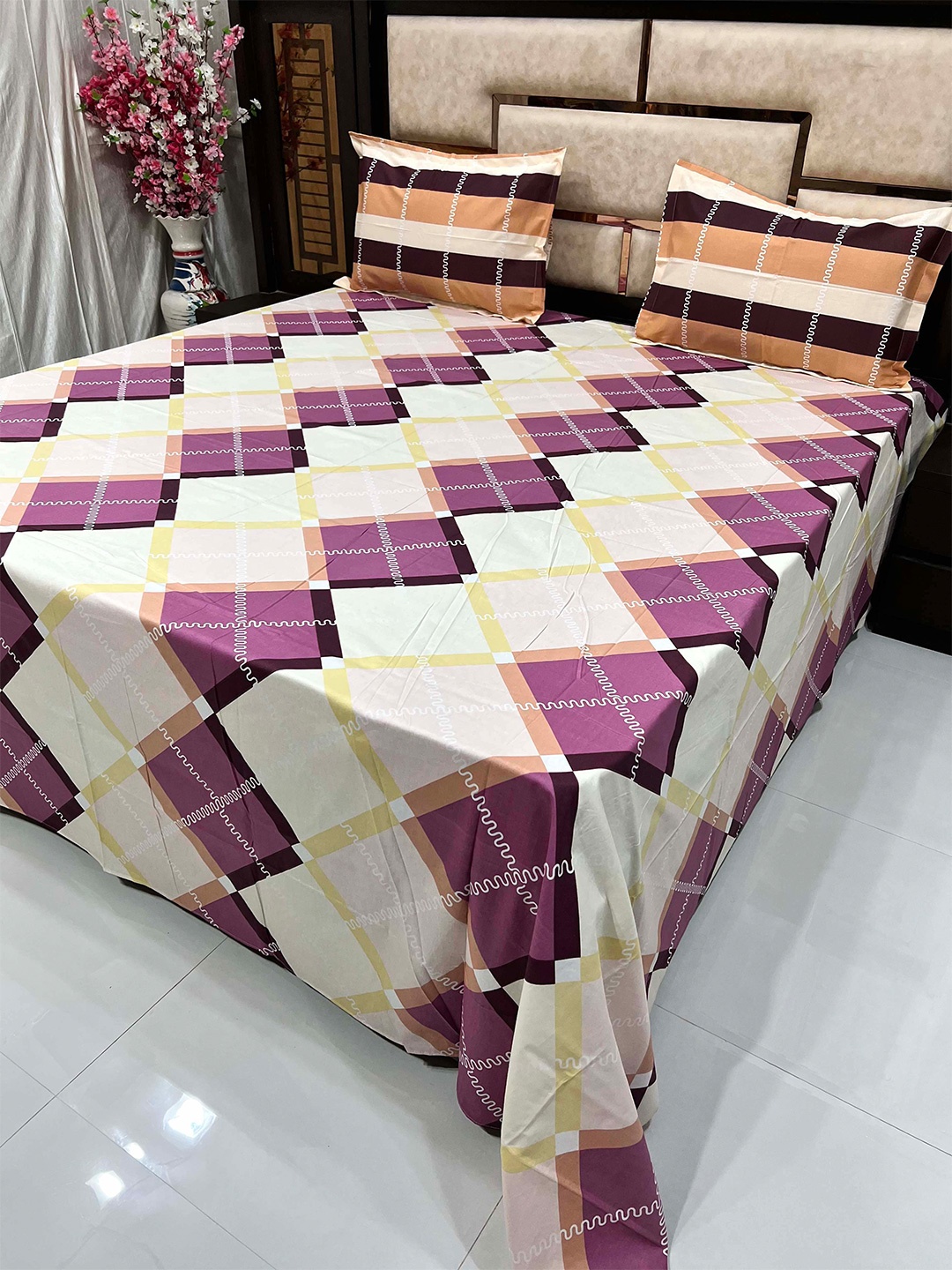

Pure Decor Purple & Green Geometric 400 TC King Bedsheet with 2 Pillow Covers