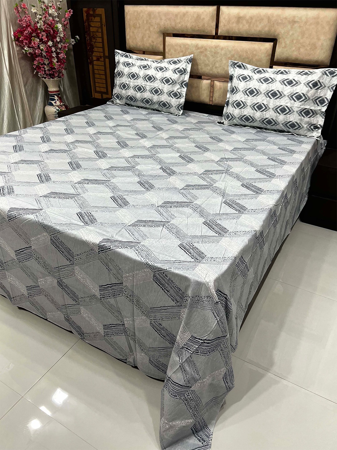 

Pure Decor Blue & White Geometric 400 TC King Bedsheet with 2 Pillow Covers